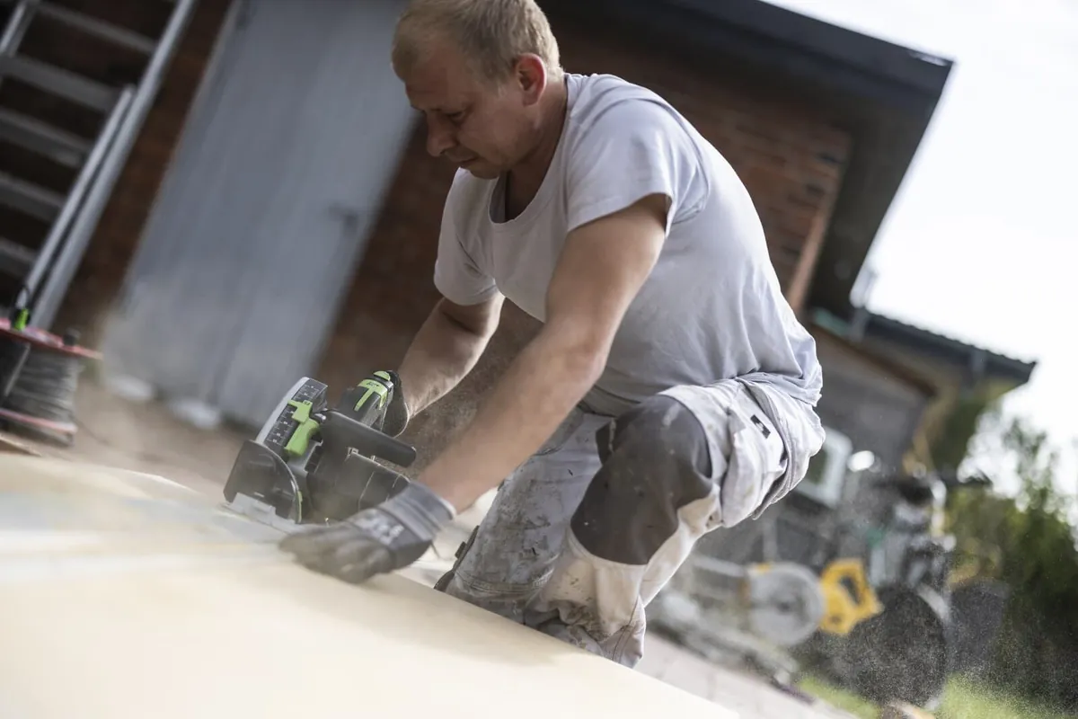 Tradesperson at work - the labour cost is the deductible part